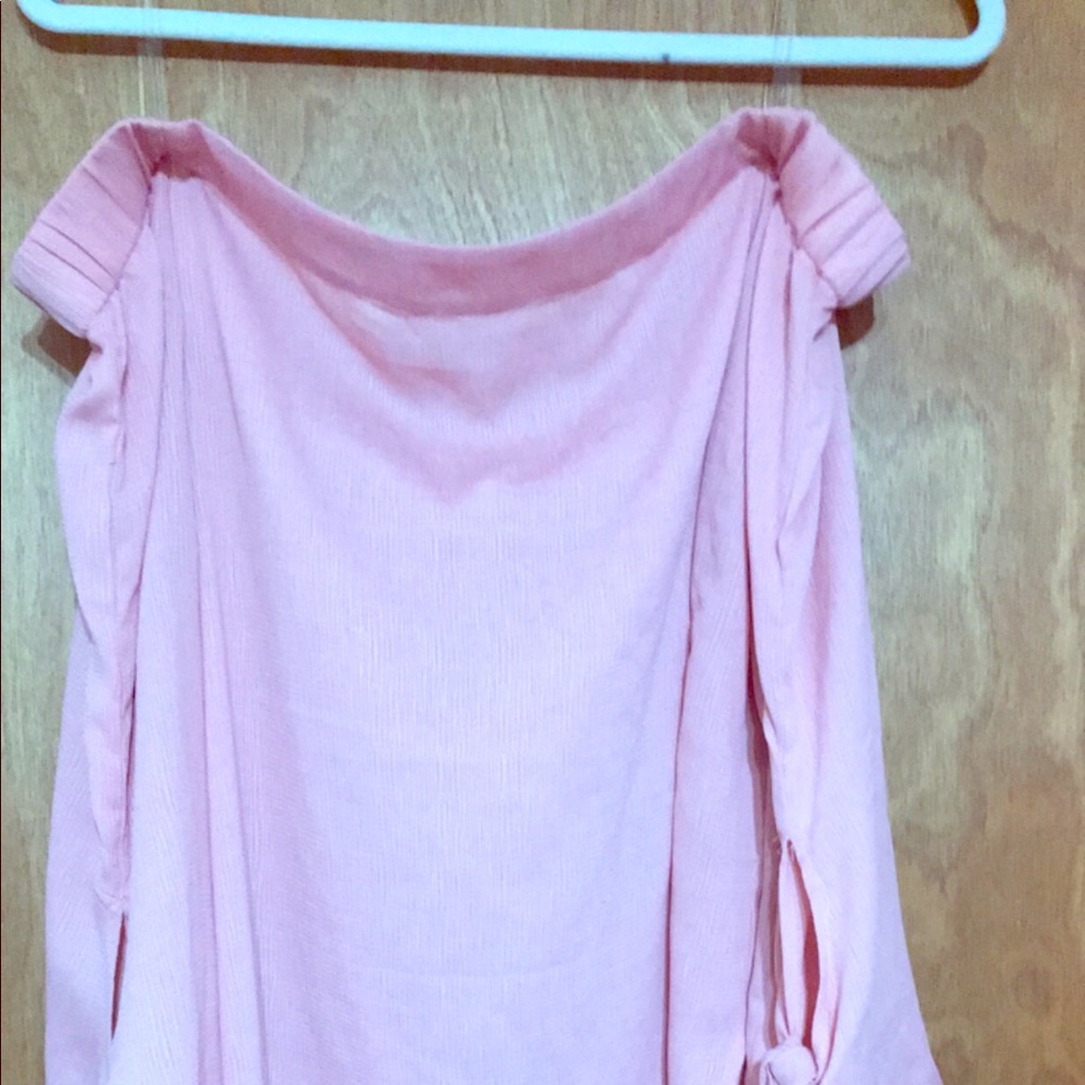 Off the shoulder quarter sleeved shirt sz L